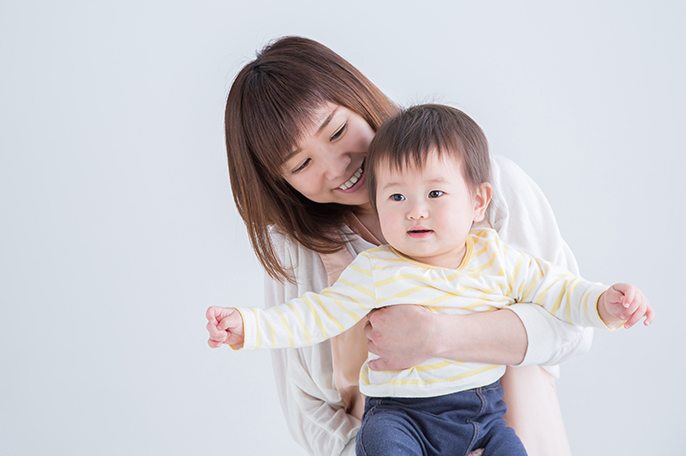 赤ちゃんと女性